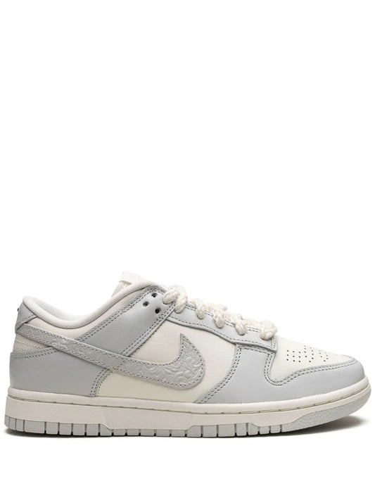 NIKE SB DUNK LOW NEEDLE WORK